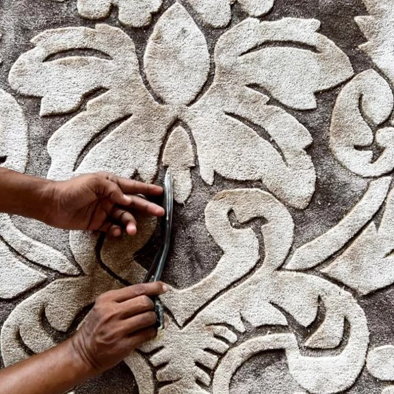 Platinum Custom Rugs, <br>crea TAPPETI di lusso SARTORIALI,<br> è un atelier del design italiano.
